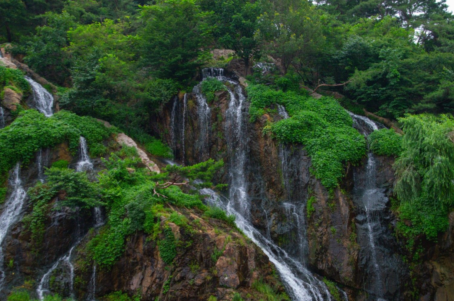 Underwater Waterfall